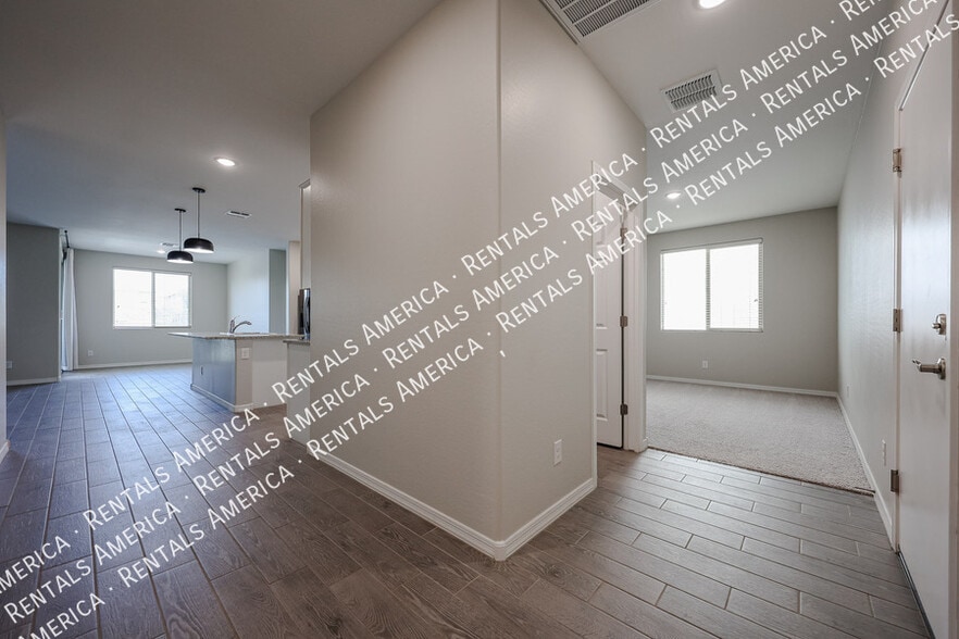Building Photo - 5612 W Ldg Dr