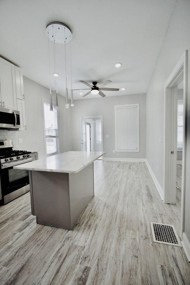 Building Photo - Modern rehabbed 2 Bedroom home with garage