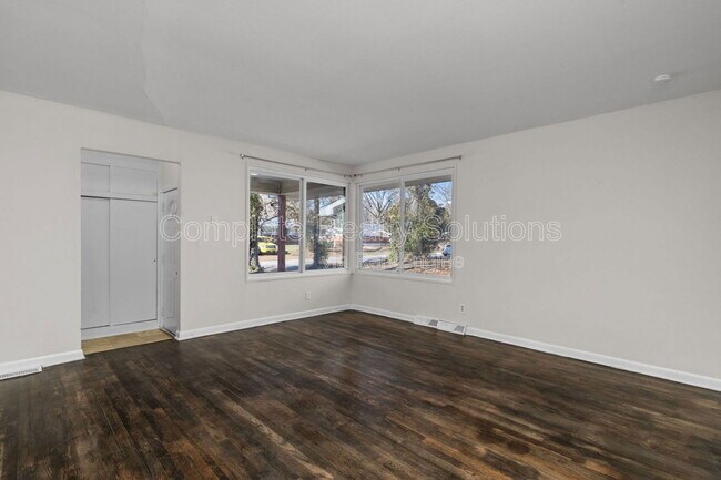 Building Photo - 9834 Portage Dr