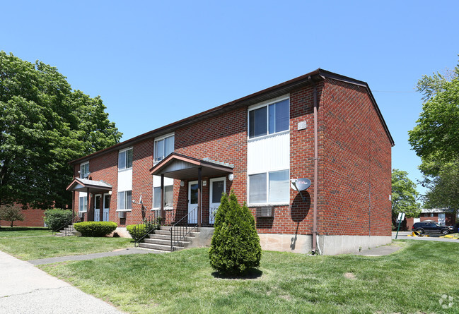 EXTERIOR 1 - Parkside Apartments