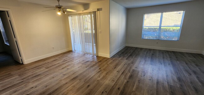 Building Photo - Silverado Ranch Condo!