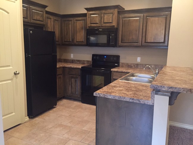 Kitchen 1 Bedroom - Villas at Summit Pointe