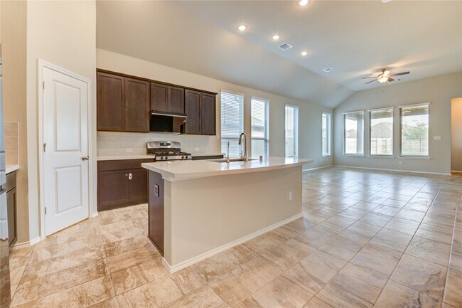 Building Photo - 4727 Crest Hill Dr