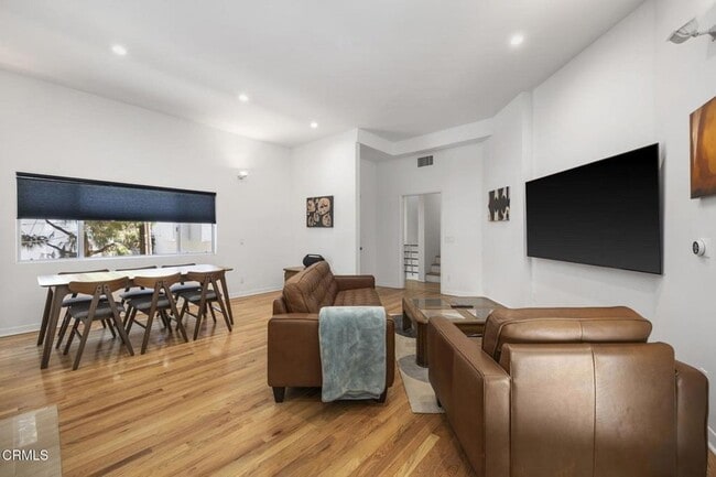 Building Photo - 3551 Dixie Canyon Pl