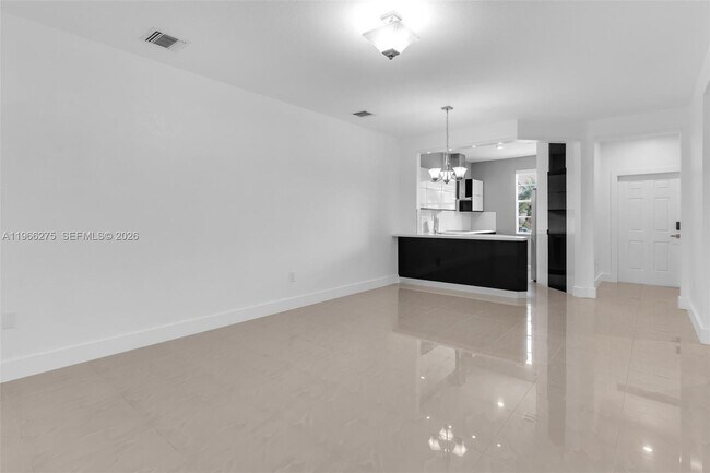 Building Photo - 30 SE 6th Rd