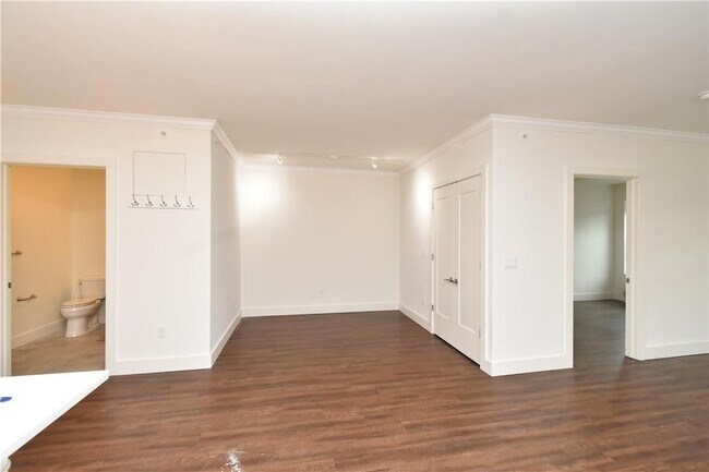 Building Photo - 35 Van Nydeck Ave