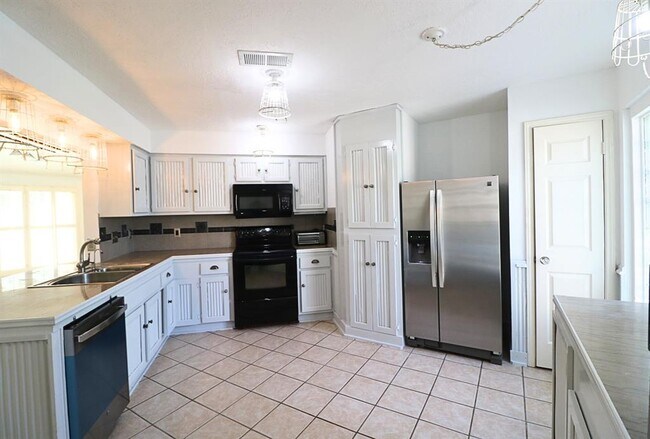 Building Photo - 16810 Red Gully Dr