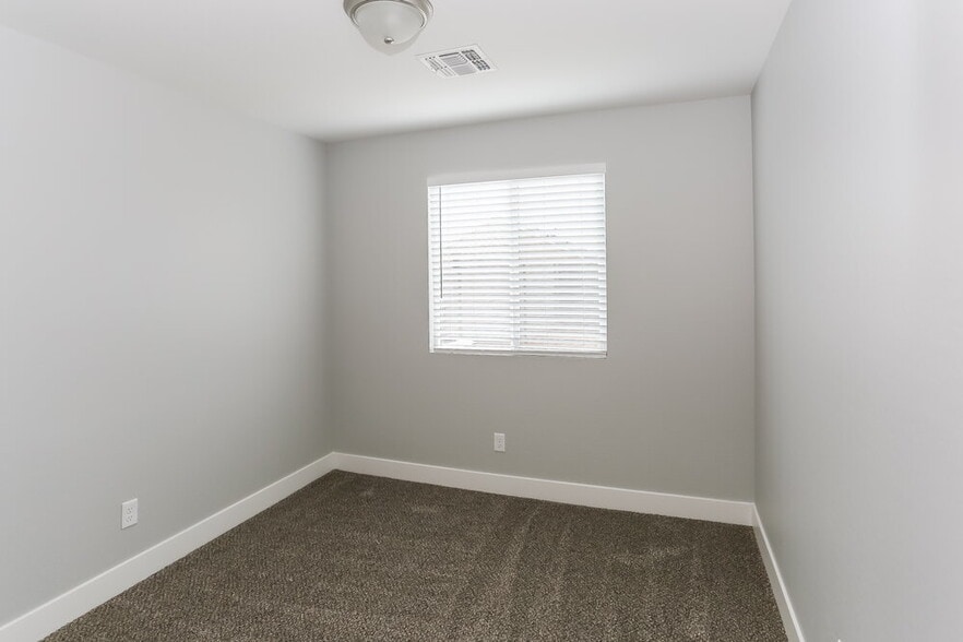 Building Photo - 4656 S 38th Ln