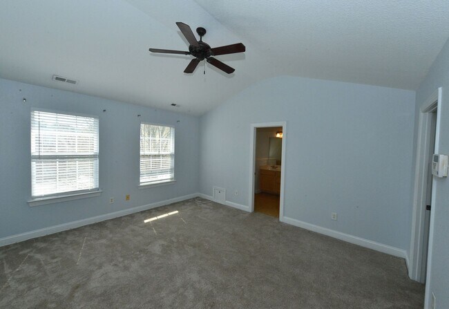 Building Photo - Beautiful Townhome/condo