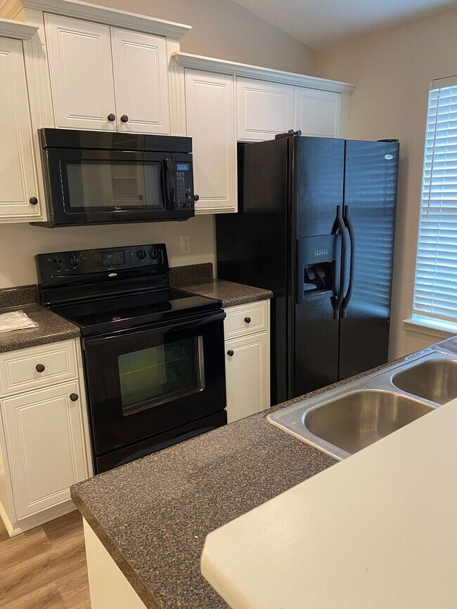 Building Photo - Townhome located just off I20 and Washingt...