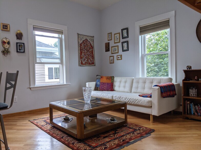 Building Photo - 184 White St