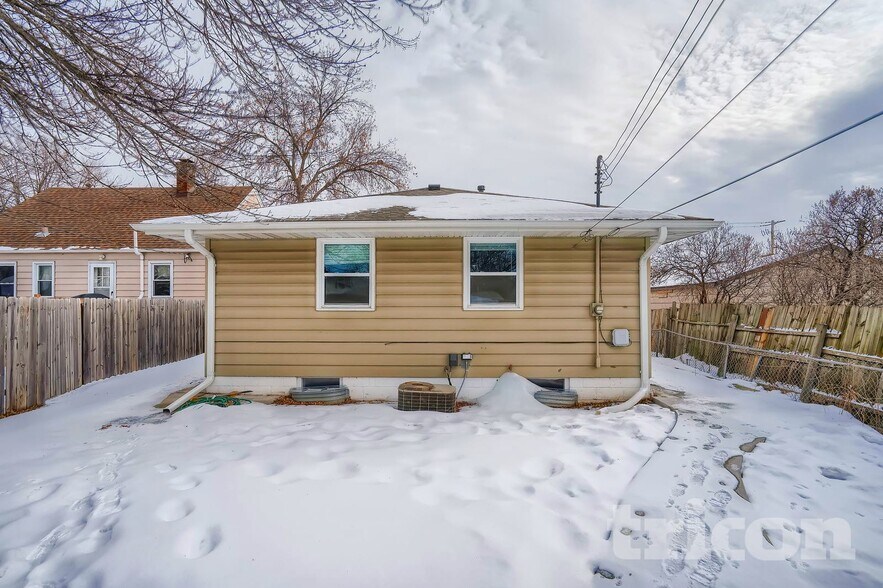 Building Photo - 4010 Monroe St NE