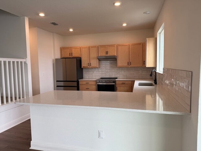 Building Photo - Beautiful 4 bedroom Home