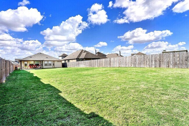 Building Photo - 116 Alba Ave