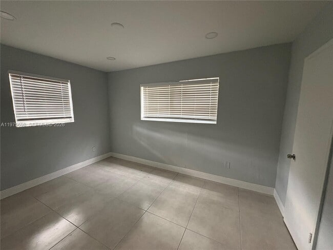 Building Photo - 3600 SW 32 Ave