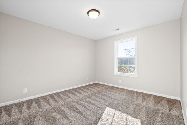 Building Photo - Pet Friendly Three Bedroom!