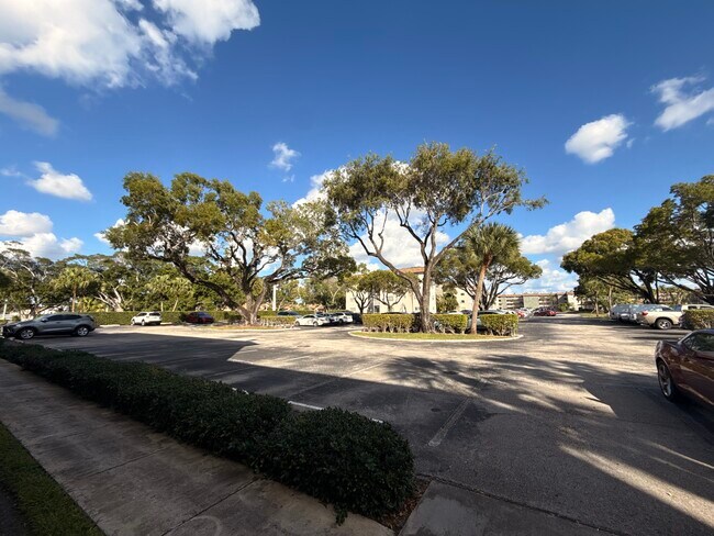 Building Photo - 2441 SW 82nd Ave