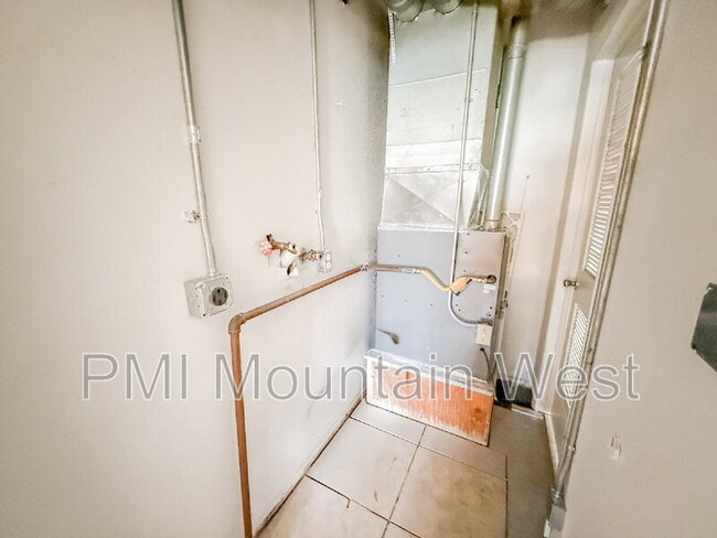 Building Photo - 9068 Main St