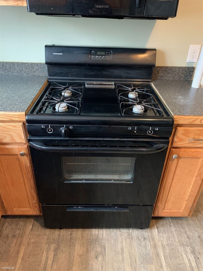 Building Photo - 3 br, 1 bath Duplex - 1637 Kalamazoo Ave S...
