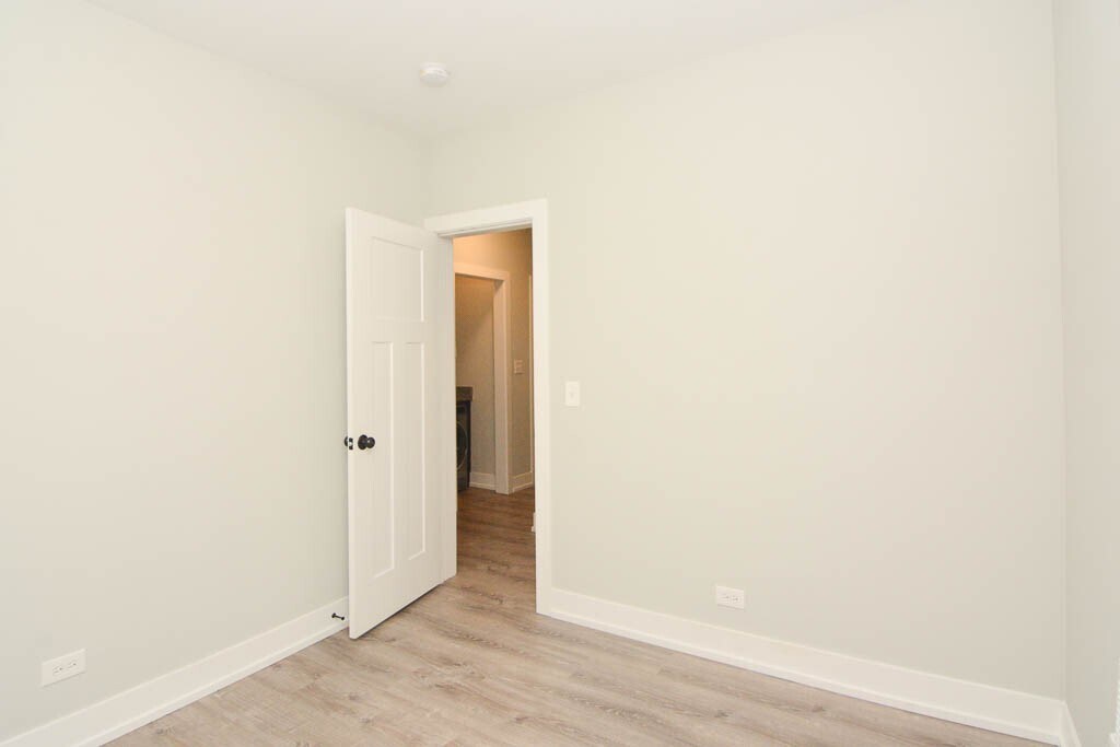 Building Photo - 714 W Brompton Ave