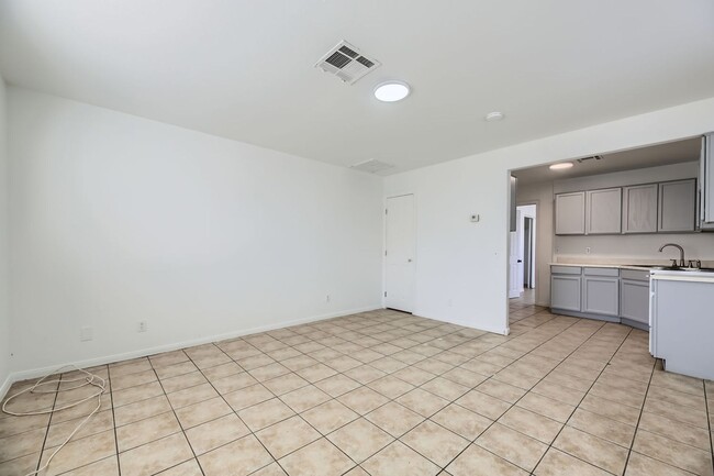 Building Photo - Charming 1 Bed 1 Bath Home in North Las Vegas