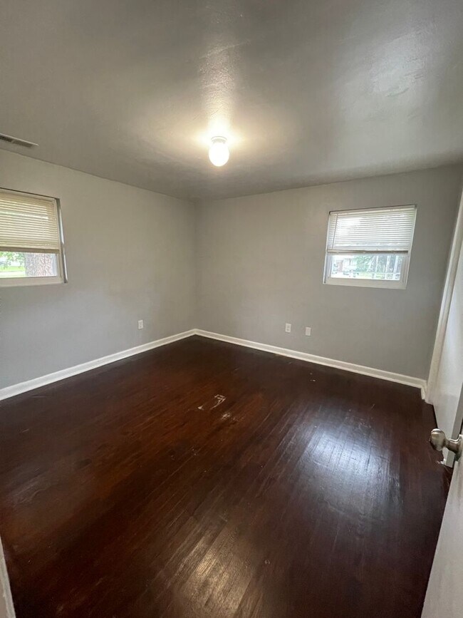 Building Photo - Coleman Place Duplex Quick Possession