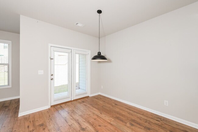 Building Photo - 1200 Spring Marsh Ct NE