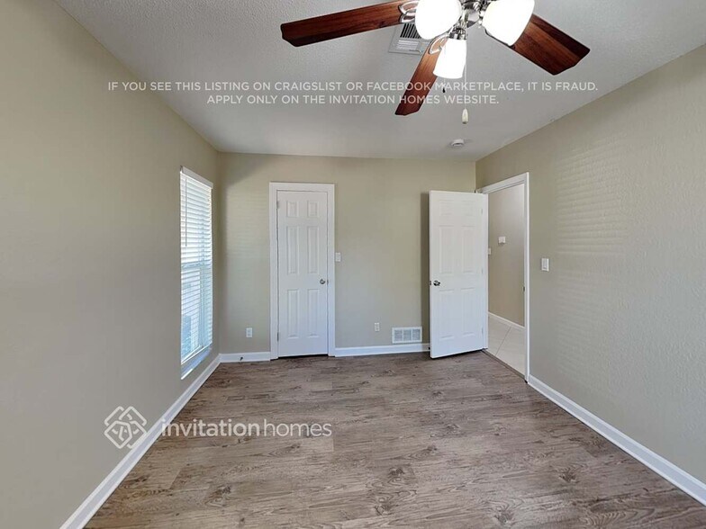 Building Photo - 122 Van Dyck Dr