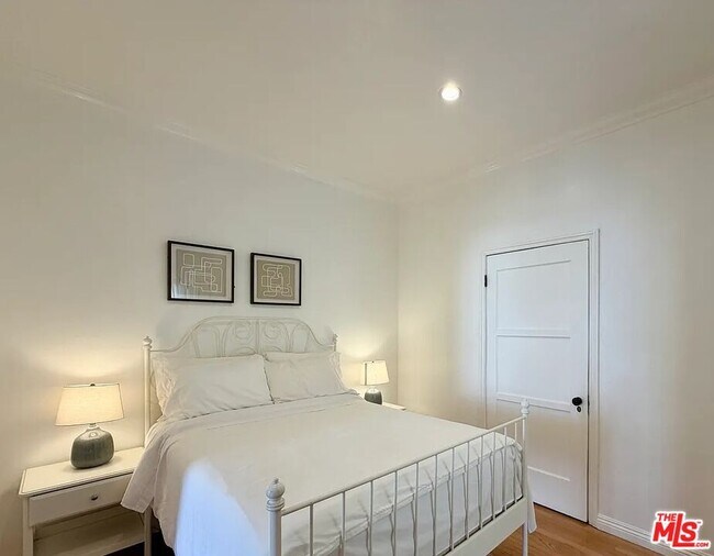 Building Photo - 854 4th St