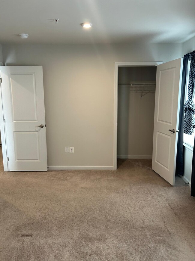 Building Photo - 7636 Chesham Ct