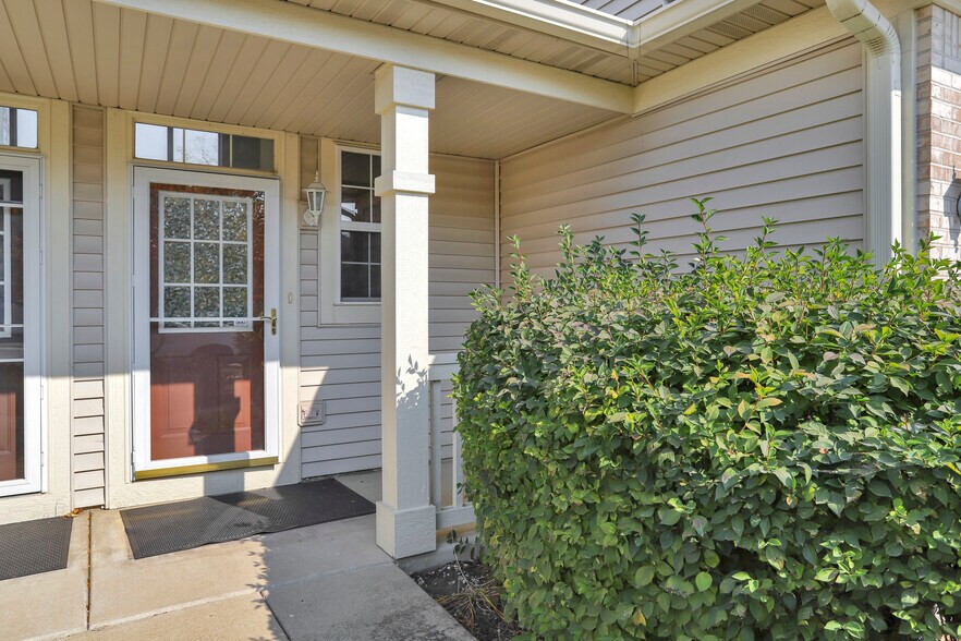 Building Photo - 2165 Sunrise Cir