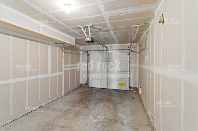 Building Photo - 4935 N Jasmine Ln