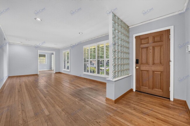 Building Photo - 3550 Ainsworth Dr