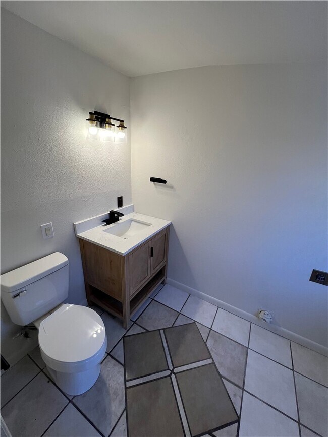 Building Photo - 2 Lancaster Dr