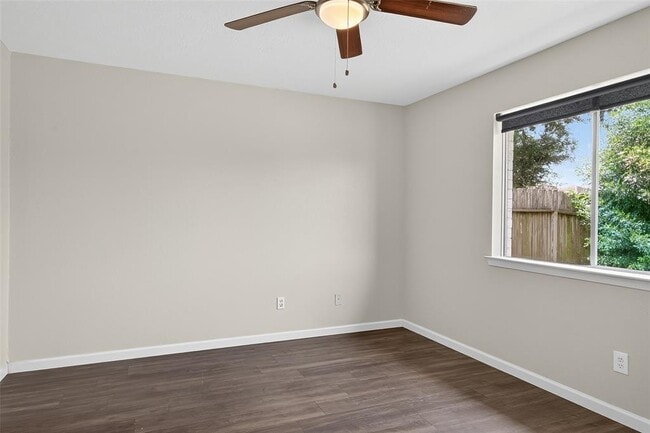 Building Photo - 10606 Forest Leaf Dr