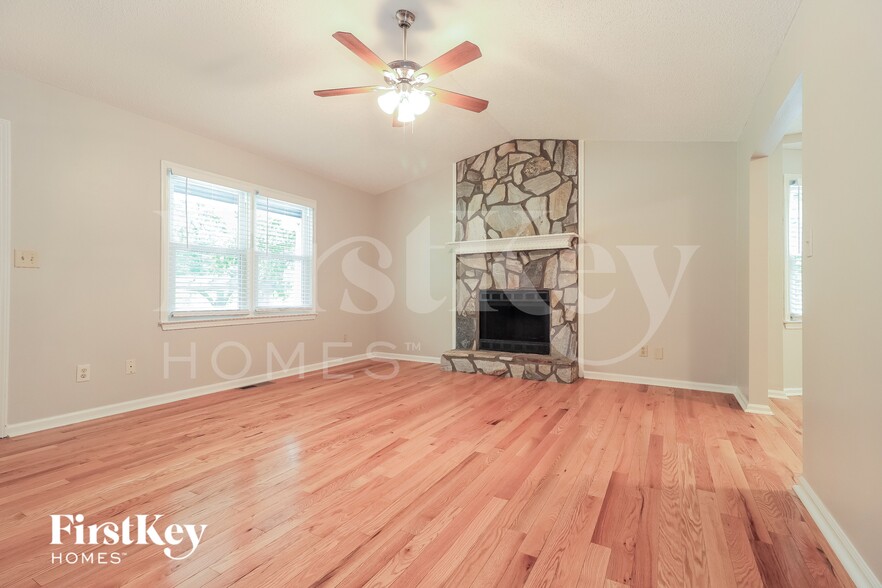 Building Photo - 124 Spring Dr