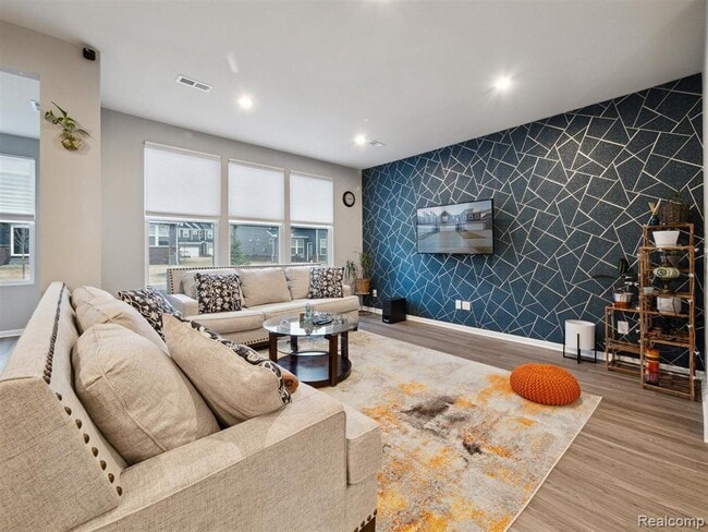 Building Photo - 4765 Glenora Dr