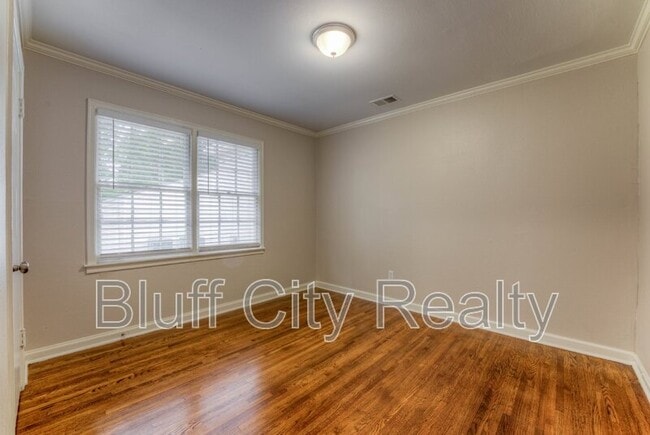 Building Photo - 1363 Colonial Rd