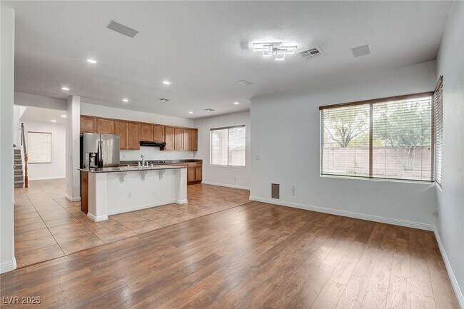 Building Photo - 8125 Chestnut Hollow Ave