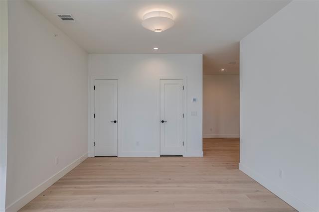 Building Photo - 309 W Daggett Ave