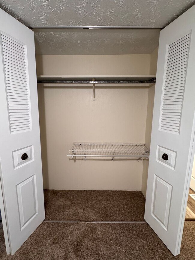 Building Photo - 300 Pegotty Ct NE