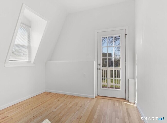 Building Photo - 709 Tunxis Hill Rd