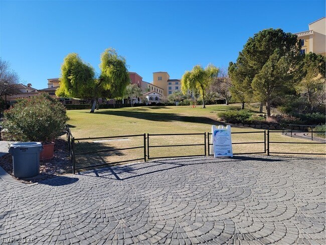 Building Photo - 96 Ibiza Lk Dr