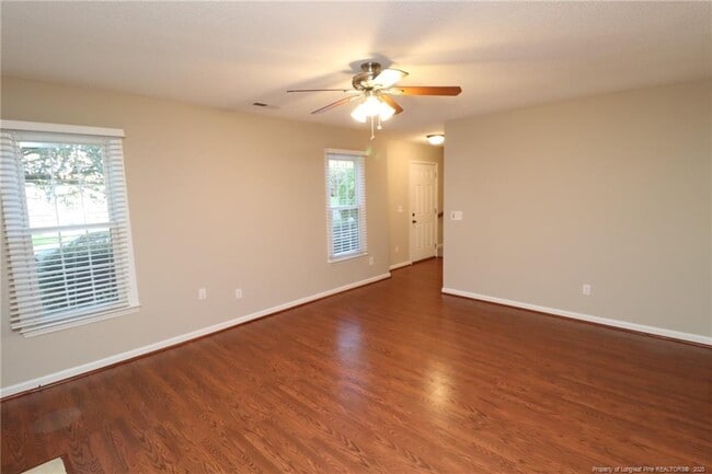 Building Photo - 211 Amberglow Pl