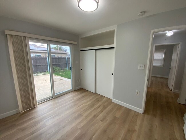 Building Photo - Great Location Close to Schools