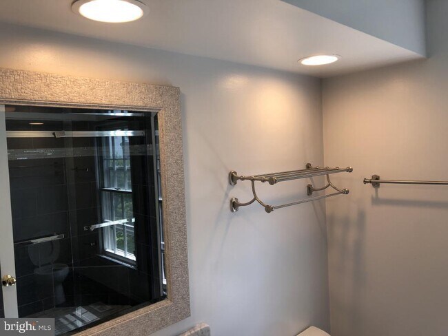 Building Photo - 991 Farm Haven Dr