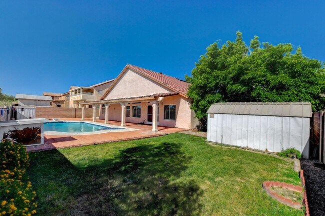 Building Photo - Beautiful Ranch Style Single Story w/Pool & View of the Las Vegas Strip