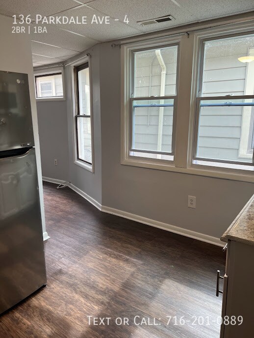 Building Photo - 136 Parkdale Ave