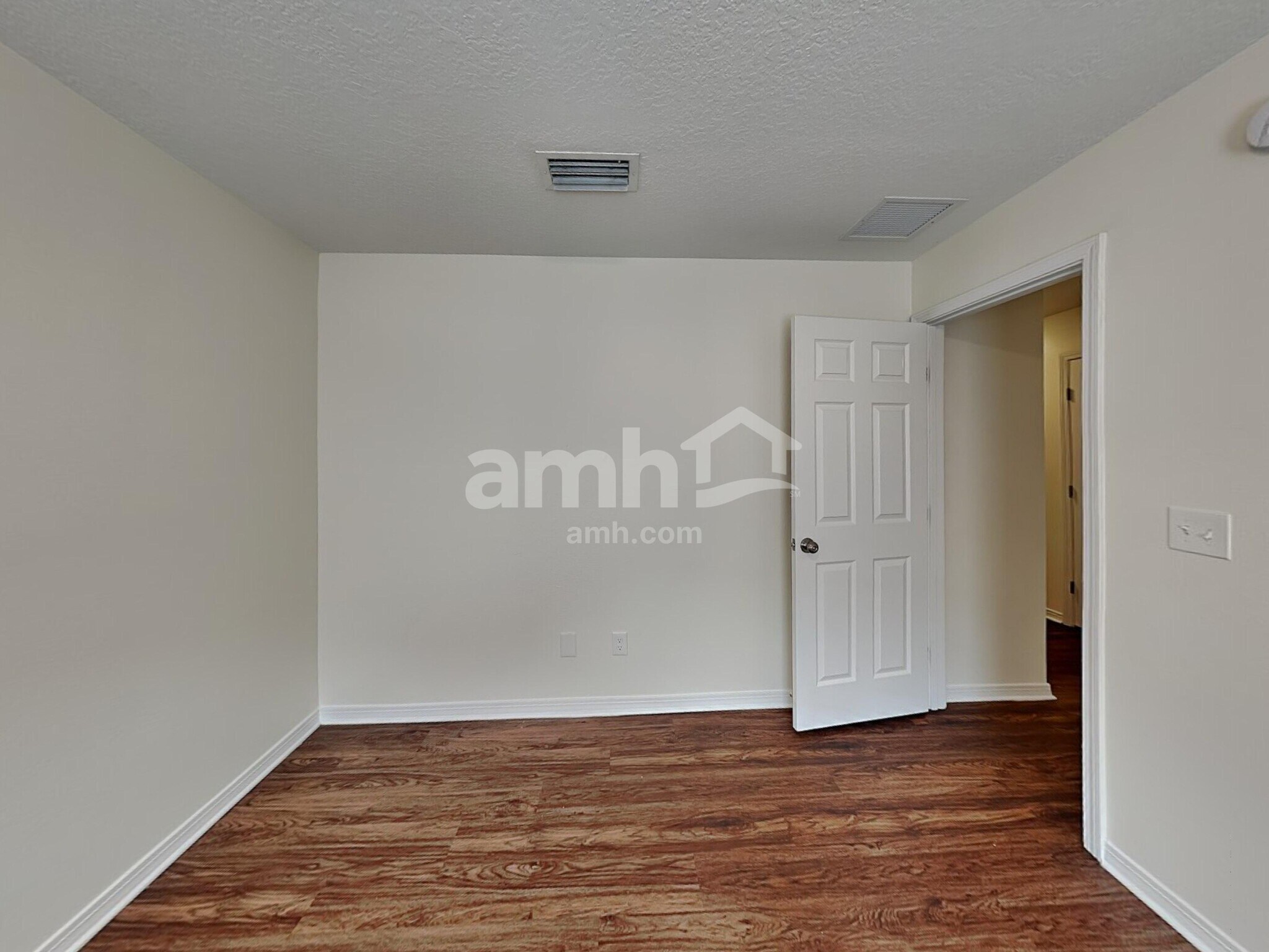 Building Photo - 3256 Silverado Cir