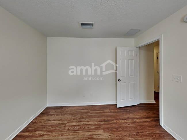 Building Photo - 3256 Silverado Cir